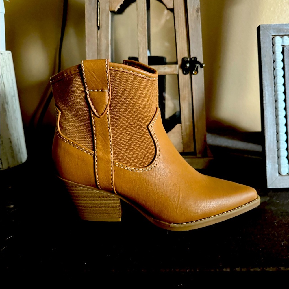 Ankle boots size 5.5